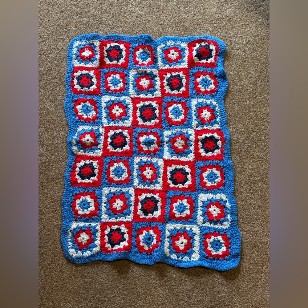 ❤️🤍💙 Vintage Red, White & Blue Handmade granny square Afghan Throw Small Blanket
